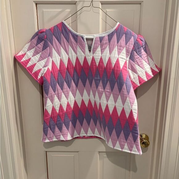Nwt Never A Wallflower quilted v neck Geometric Top - Picture 1 of 5